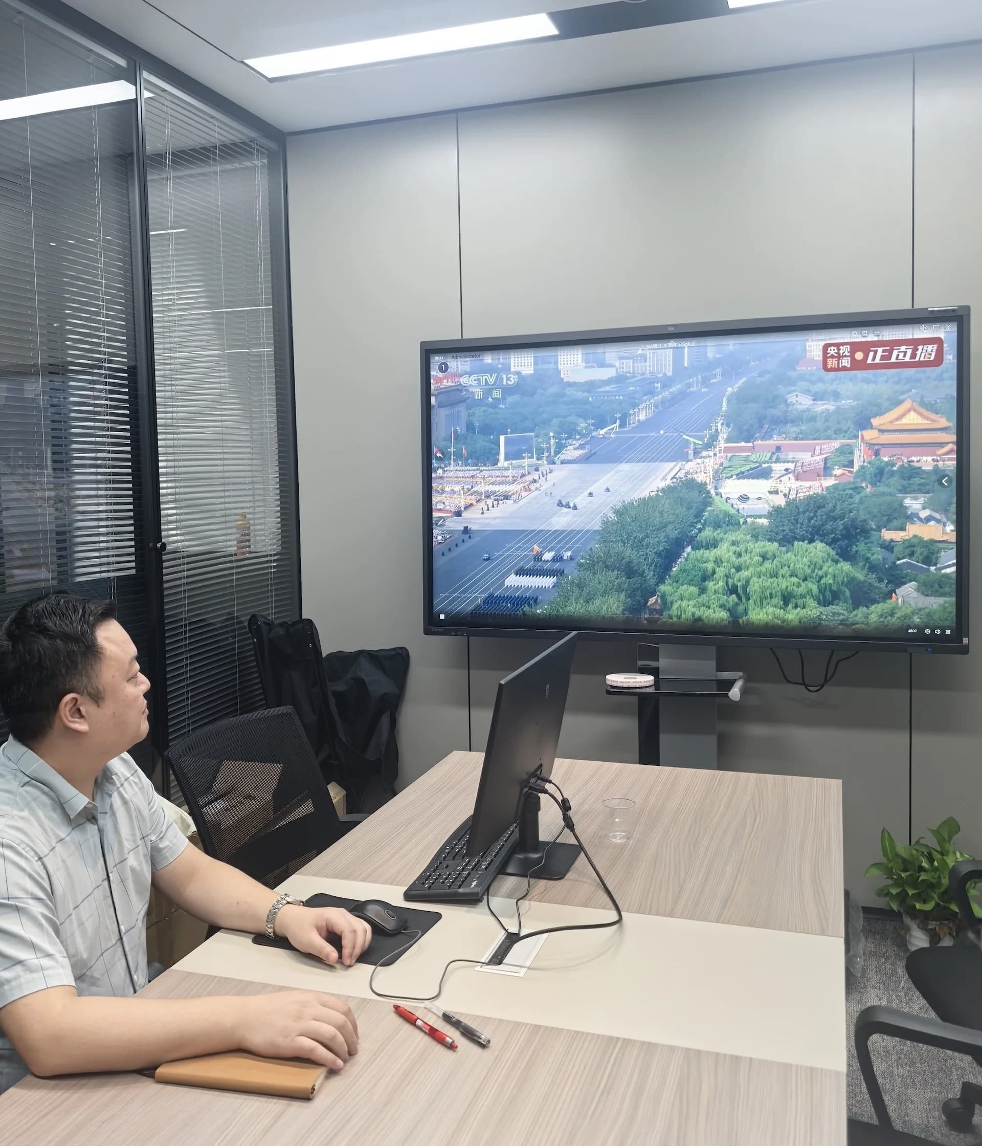 YUJINTONG operations desk supporting freight shipments