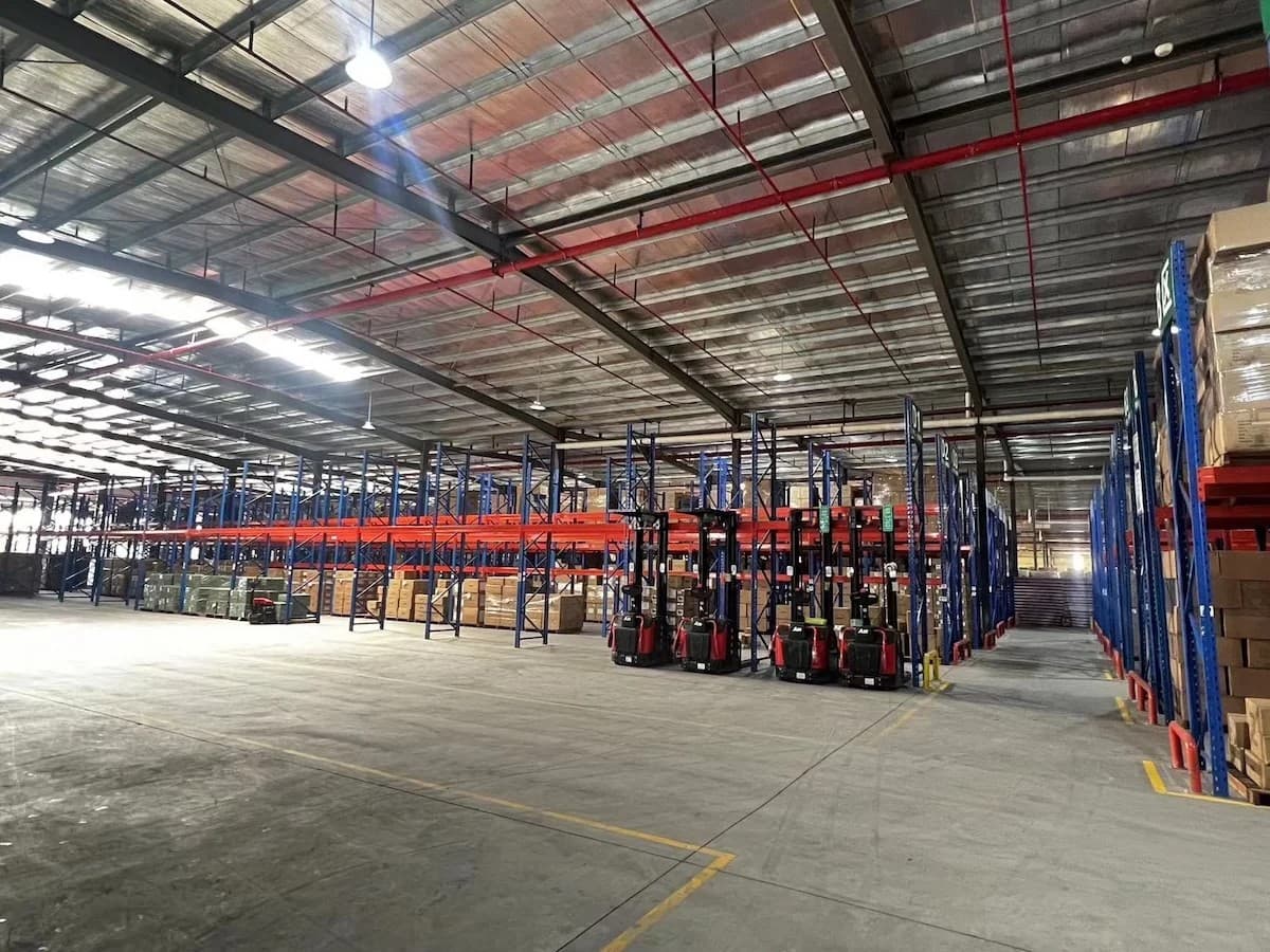 Warehouse aisle used for cargo receiving and consolidation operations