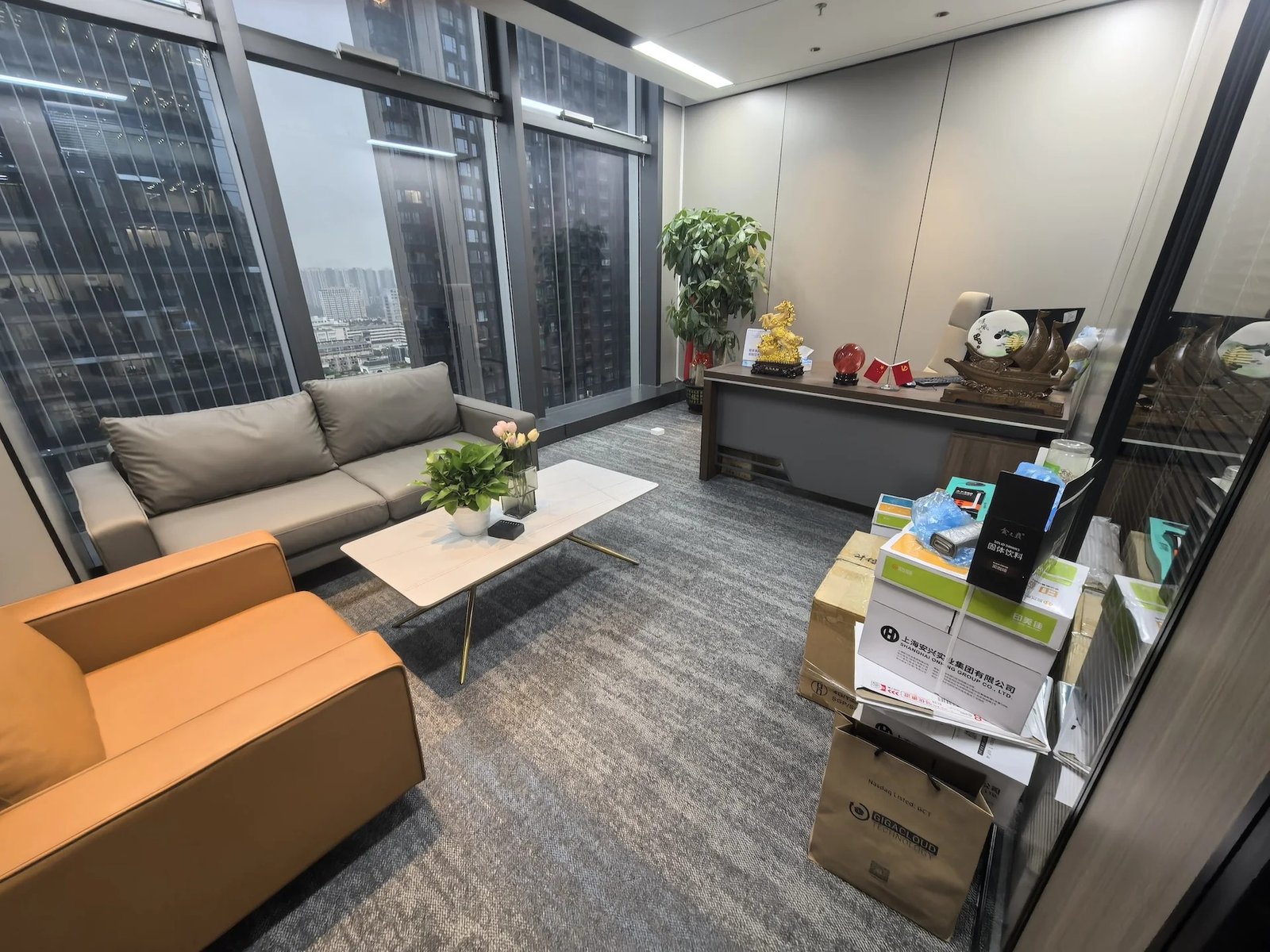 YUJINTONG Shenzhen office reception and client meeting area